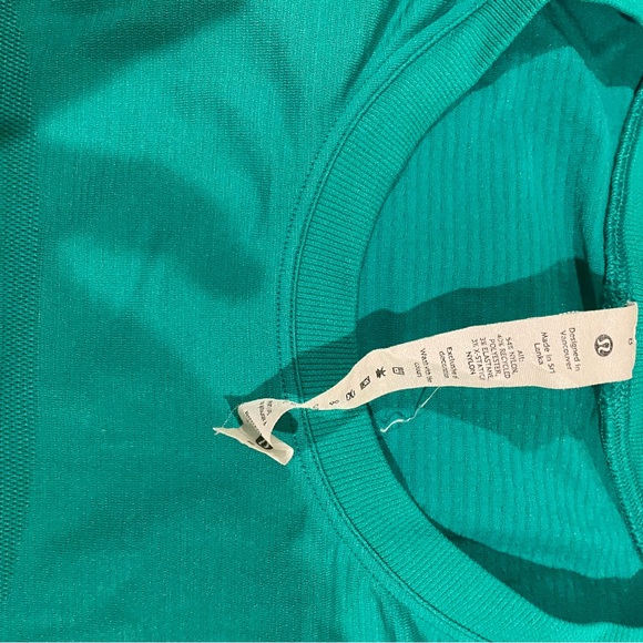 Lululemon Swiftly Relaxed Long-Sleeve Shirt
Kelly Green ,size 8. Good condition - Picture 6 of 7